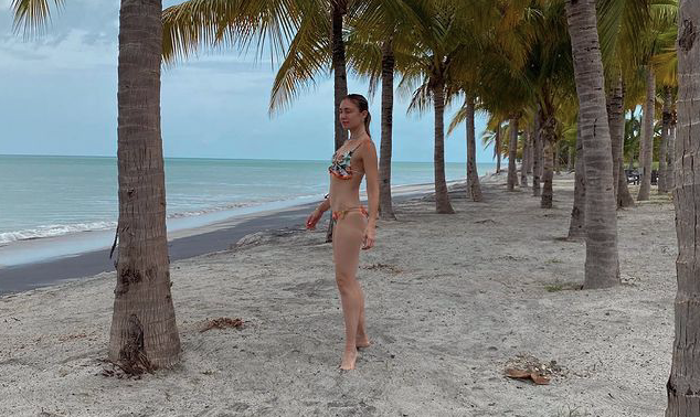 Stefanie de Roux en sus días de playa en Buenaventura Beach Resort